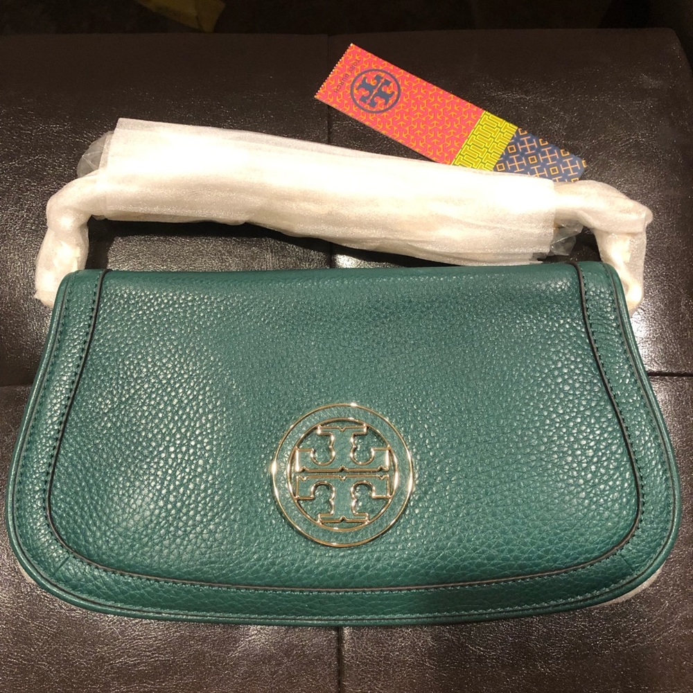 NWT Tory Burch grained leather Amanda Logo Clutch